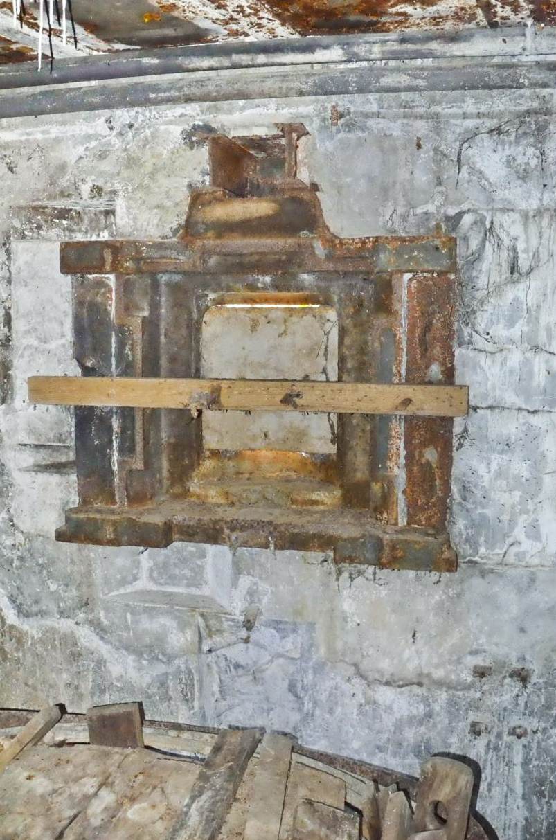 Ligne Maginot - 34/2 - CHALAMPE NORD OUEST - (Casemate d'infanterie - Double) - Chambre de tir nord. Créneau JM et canon de 47