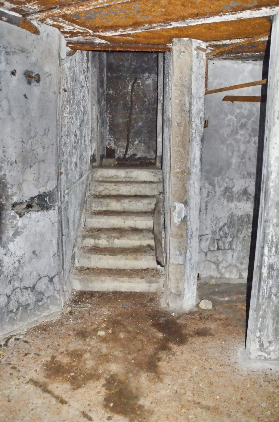 Ligne Maginot - 34/2 - CHALAMPE NORD OUEST - (Casemate d'infanterie - Double) - Accès à la chambre inférieur nord. Il donne accès au local des vivres et la cloche JM