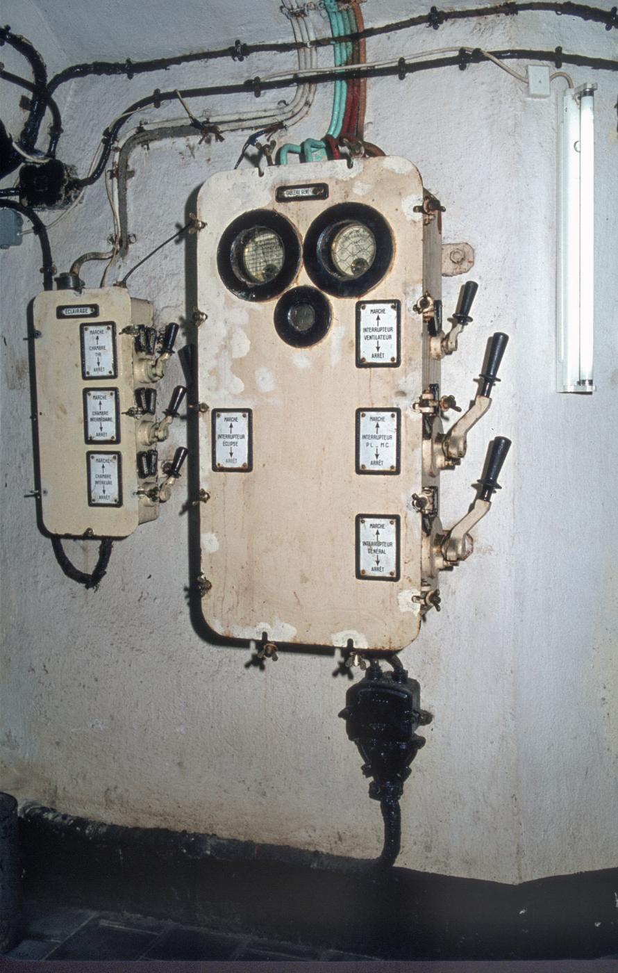 Ligne Maginot - SENTZICH - A16 - (Ouvrage d'infanterie) - Le boîtier de la tourelle de mitrailleuses - MANSUY Michel