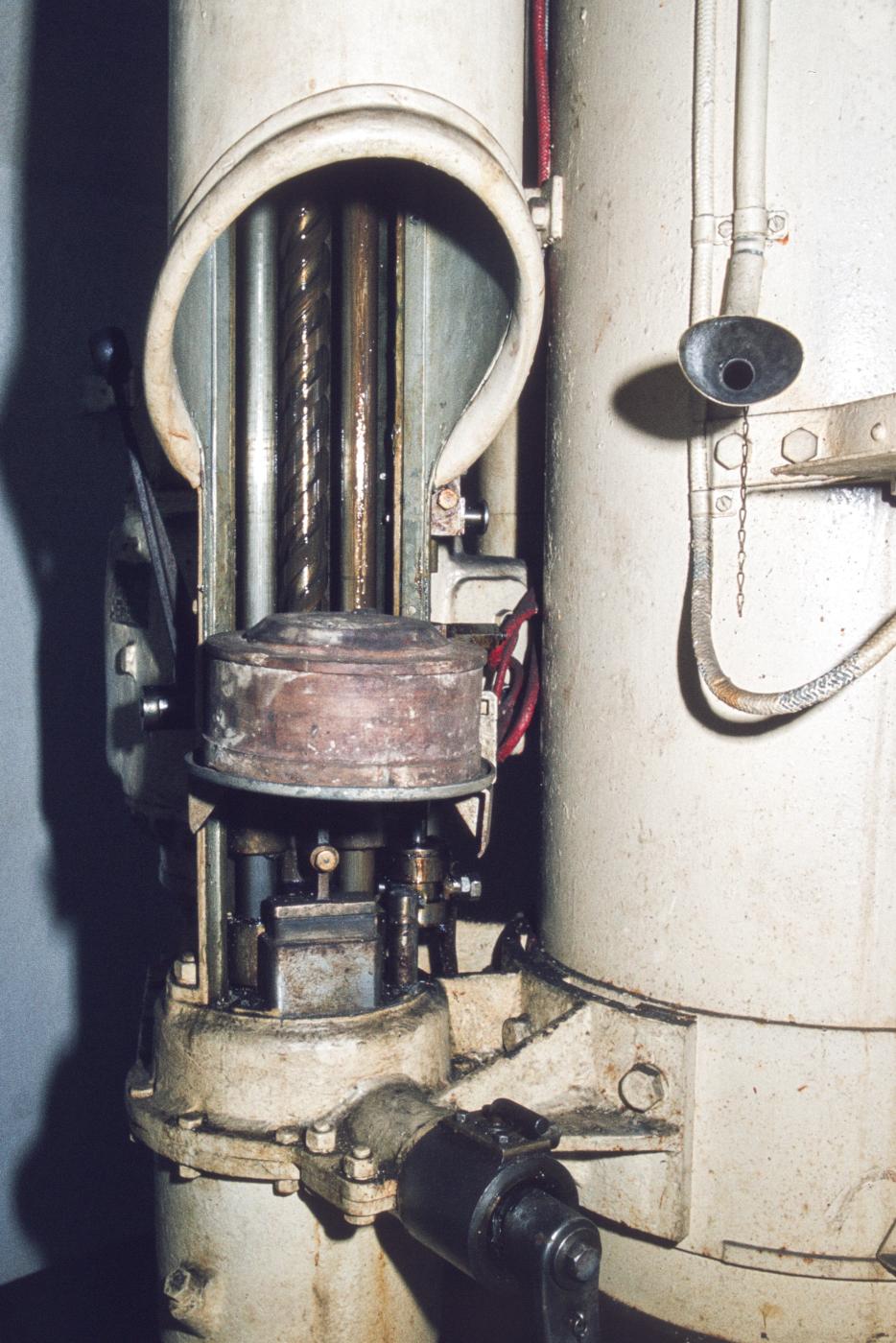 Ligne Maginot - SENTZICH - A16 - (Ouvrage d'infanterie) - Tourelle de mitrailleuses
Étage intermédiaire
Le départ de la noria alimentant la chambre de tir. - MANSUY Michel