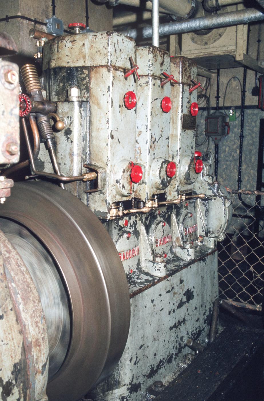 Ligne Maginot - SENTZICH - A16 - (Ouvrage d'infanterie) - Usine électrique
Un des moteurs qui semble tourner - MANSUY Michel