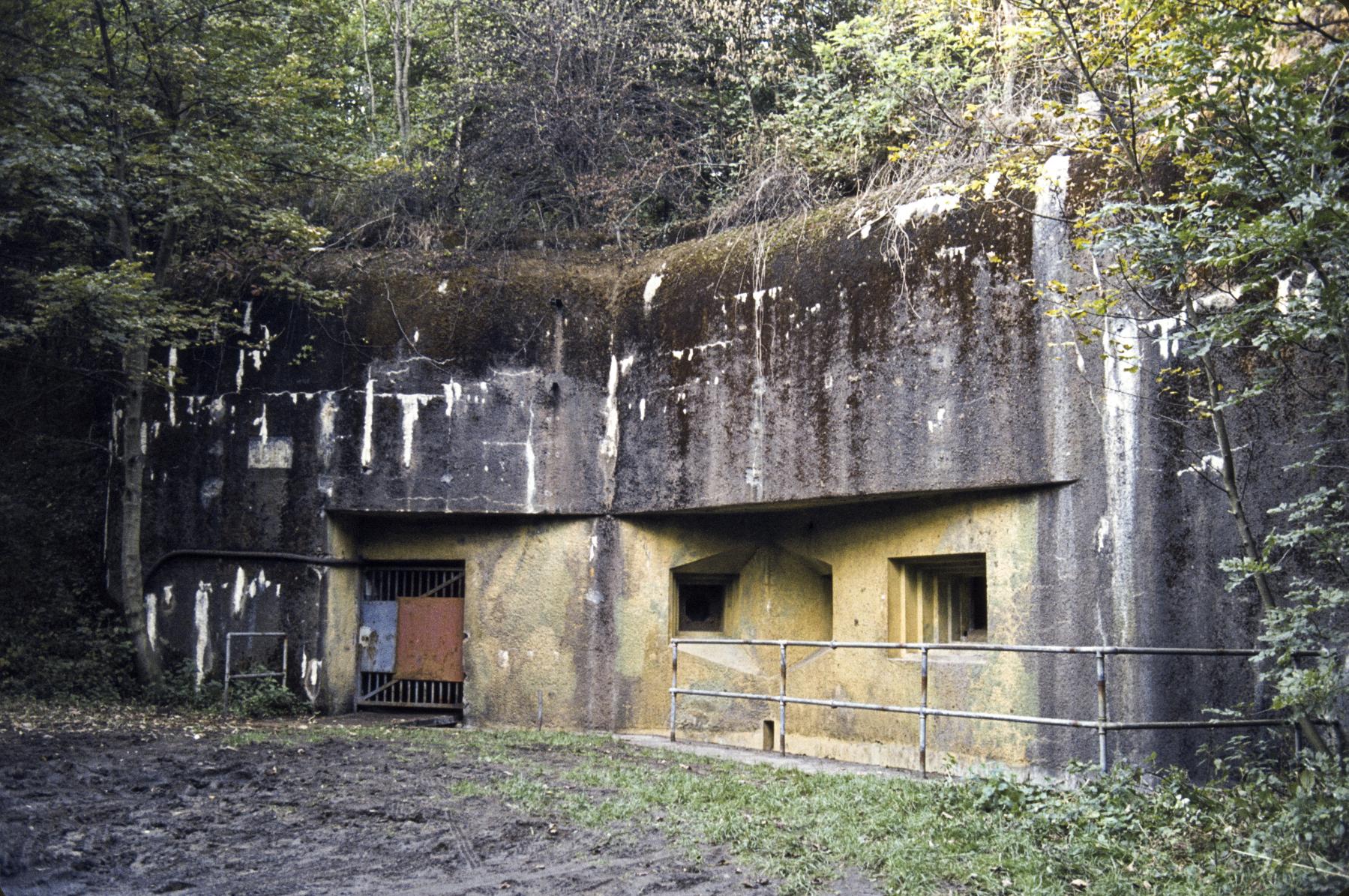 Ligne Maginot - ROCHONVILLERS - A8 - (Ouvrage d'artillerie) - Entrée des hommes
Avant modernisation - MANSUY Michel