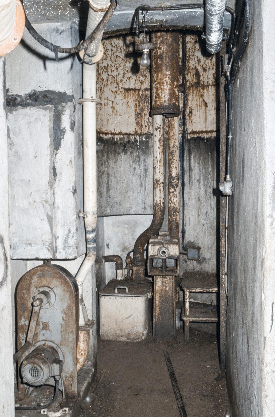 Ligne Maginot - ROCHONVILLERS - A8 - (Ouvrage d'artillerie) - Bloc 1
En bas de la cloche JM - MANSUY Michel