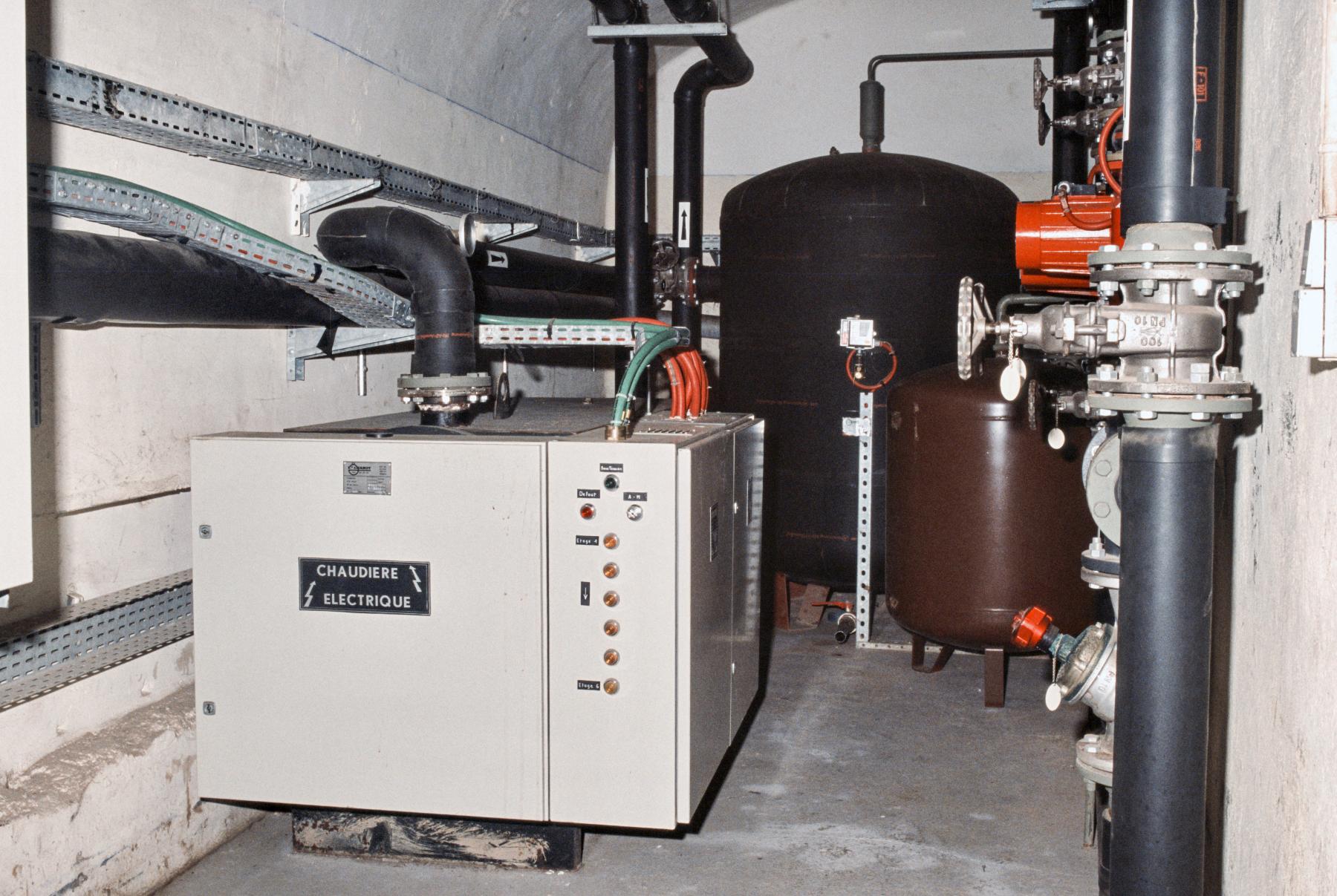 Ligne Maginot - ROCHONVILLERS - A8 - (Ouvrage d'artillerie) - Usine électrique moderne
Le chaudière - MANSUY Michel