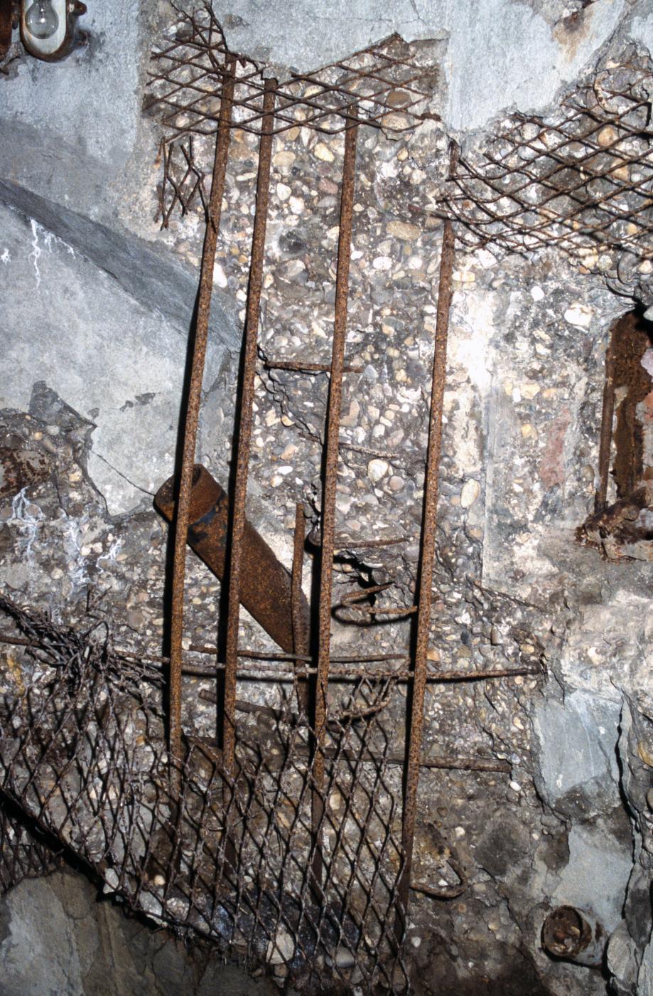 Ligne Maginot - METRICH (ABRI SUD DE) - X16 - (Abri) - Coffre Est
Dégats - MANSUY Michel