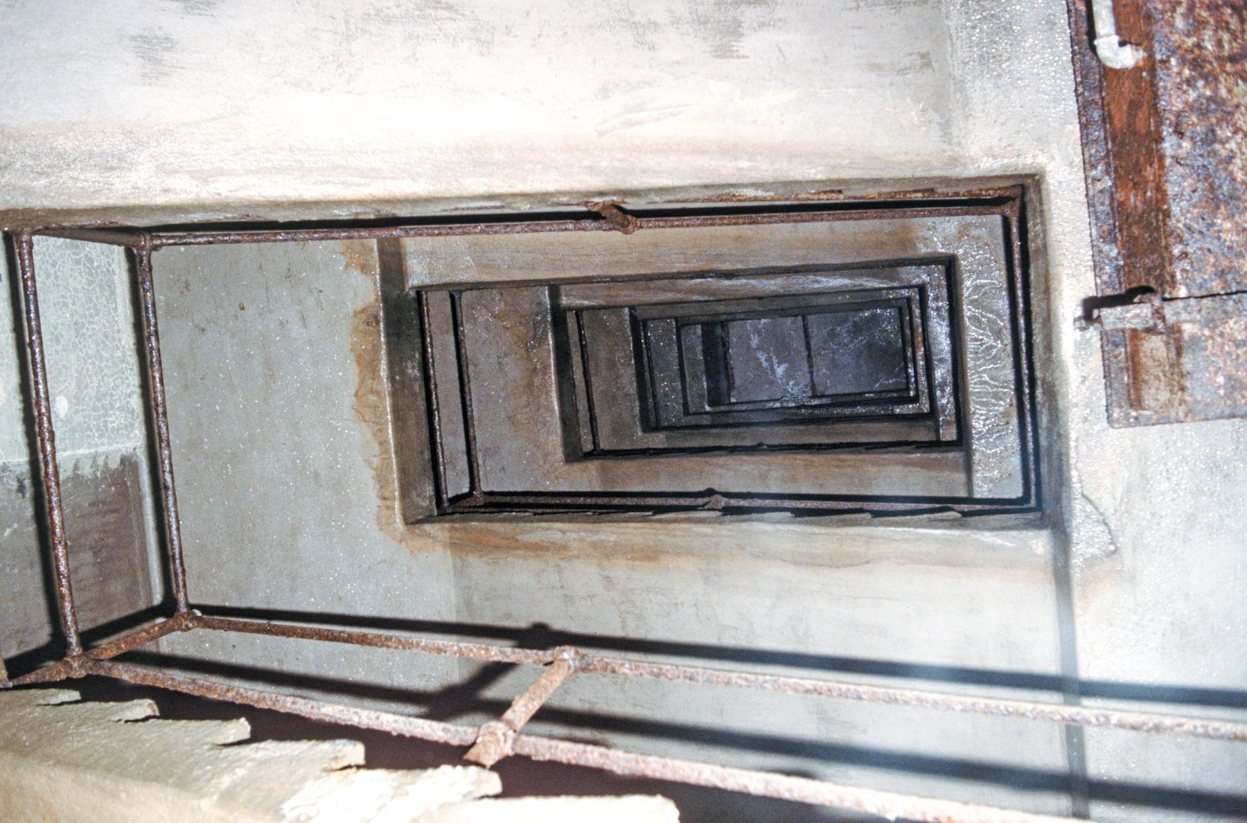 Ligne Maginot - METRICH (ABRI SUD DE) - X16 - (Abri) - Coffre Est
L'escalier - MANSUY Michel