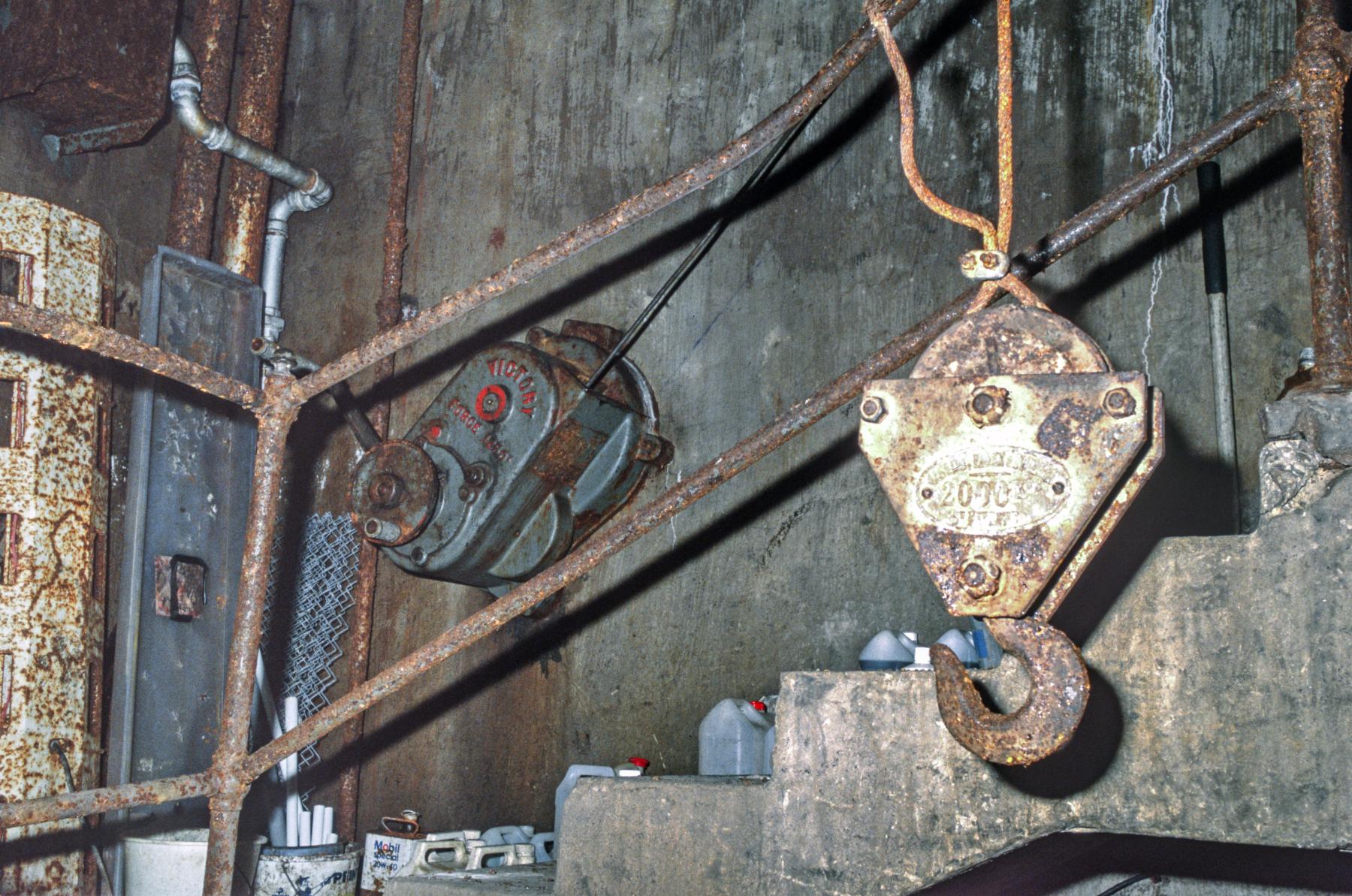 Ligne Maginot - METRICH (ABRI SUD DE) - X16 - (Abri) - Coffre Ouest
Le treuil dans le cage d'escalier - MANSUY Michel