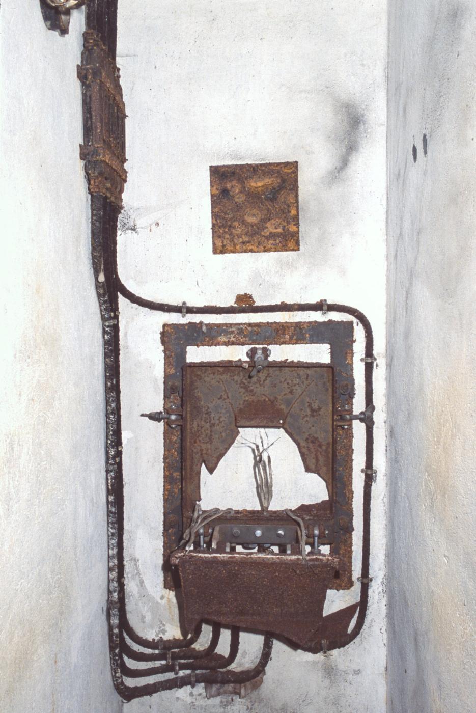 Ligne Maginot - PETERSBERG OUEST - C39 - (Casemate d'infanterie - Simple) - Le central téléphonique est cassé - MANSUY Michel