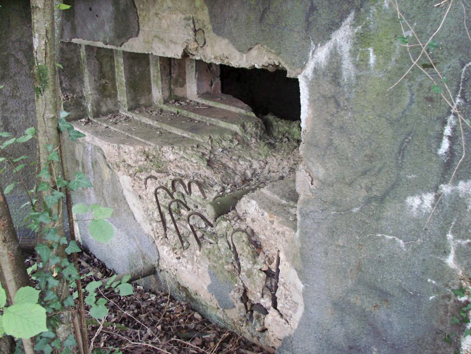 Ligne Maginot - METRICH - (Blockhaus pour canon) - Impact sur le créneau.