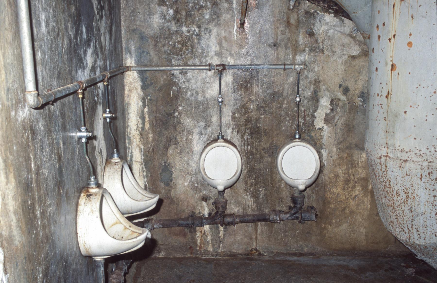 Ligne Maginot - MOLVANGE - A9 - (Ouvrage d'artillerie) - Urinoirs - MANSUY Michel