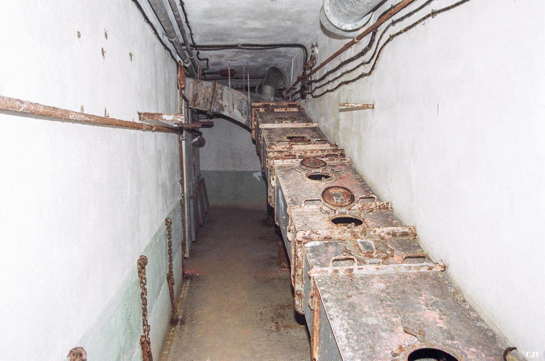 Ligne Maginot - METRICH - A17 - (Ouvrage d'artillerie) - Bloc 1
Le convoyeur à rouleaux pour l'évacuation des douilles