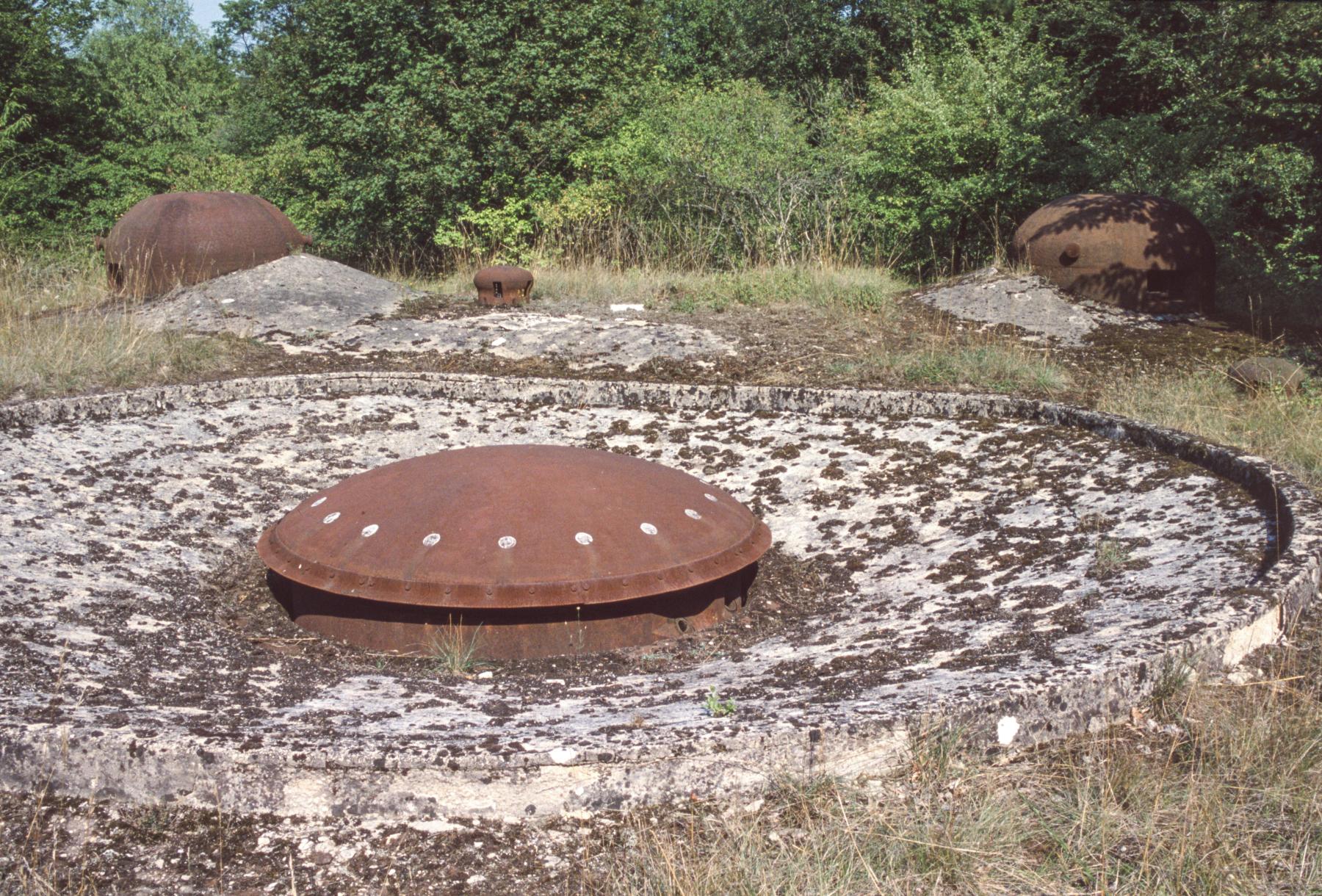 Ligne Maginot - METRICH - A17 - (Ouvrage d'artillerie) - Bloc 5
La tourelle et les deux cloches GFM - MANSUY Michel