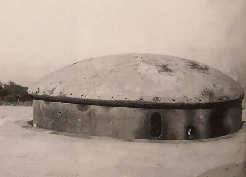 Ligne Maginot - METRICH - A17 - (Ouvrage d'artillerie) - Le bloc 8, on peut voir les deux embrasures de tir avec ses canons en place