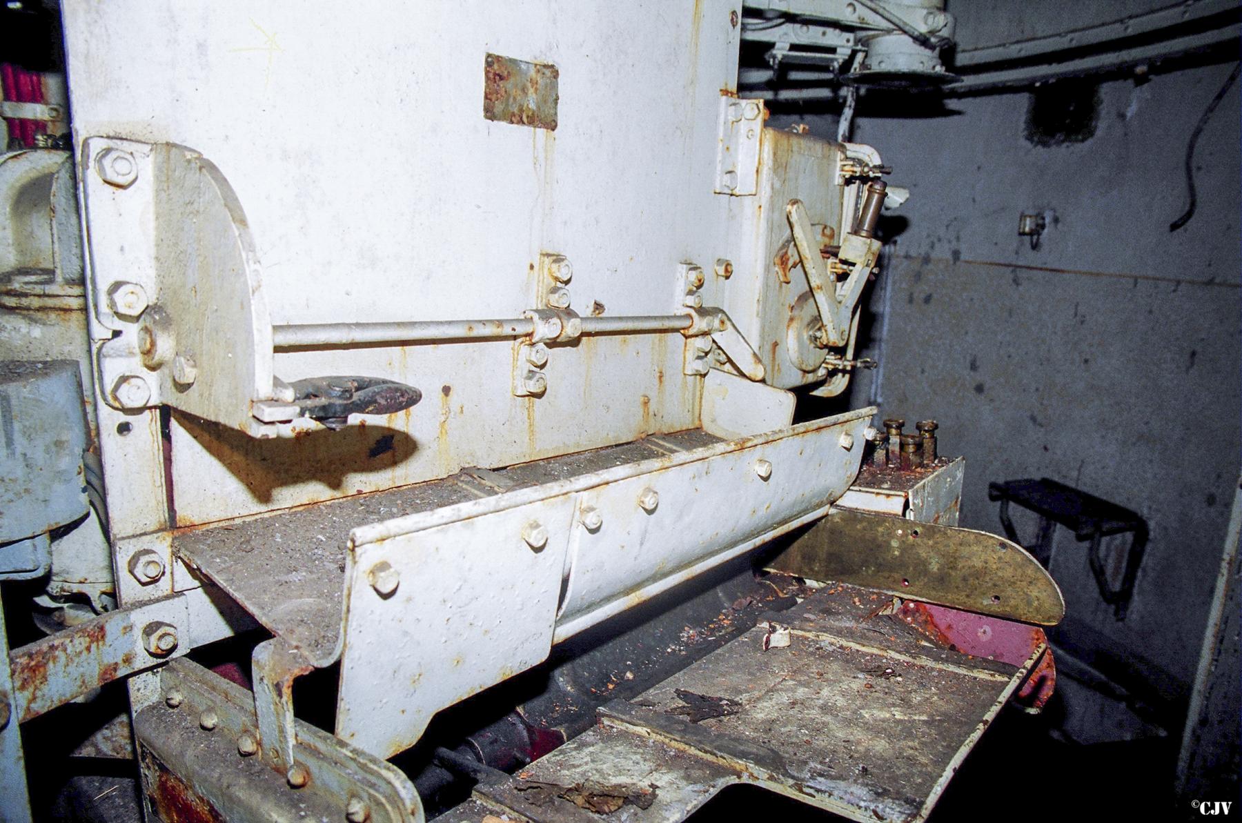 Ligne Maginot - METRICH - A17 - (Ouvrage d'artillerie) - Bloc 8
Tourelle de 75-33
Étage intermédiaire - Lia VERMEULEN