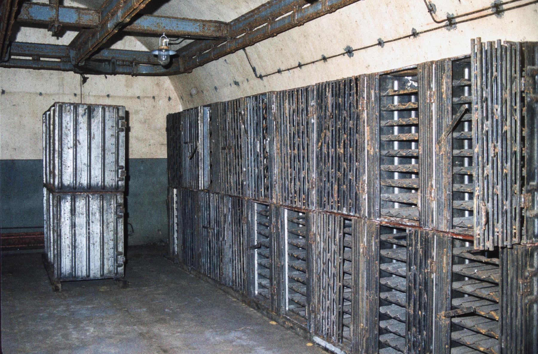 Ligne Maginot - METRICH - A17 - (Ouvrage d'artillerie) - Bloc 8
Le M2 en bas du bloc - MANSUY Michel