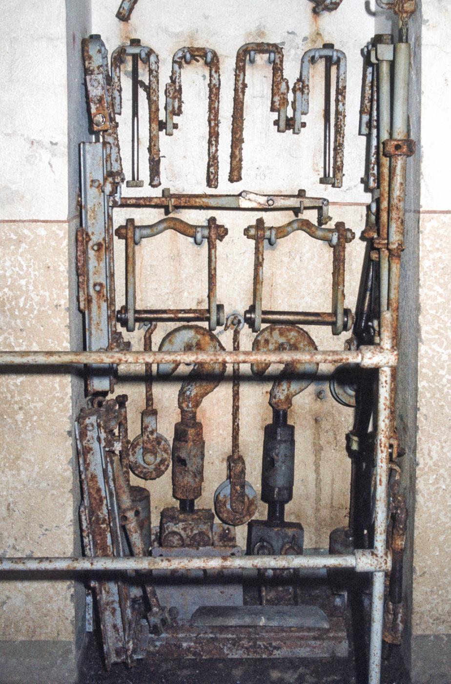 Ligne Maginot - METRICH - A17 - (Ouvrage d'artillerie) - Bloc 8
Matériel pour le verrouillage de la tourelle - MANSUY Michel