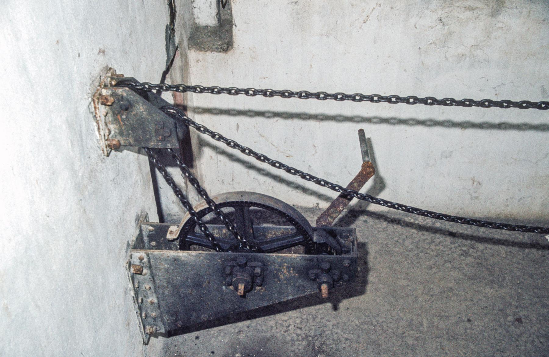 Ligne Maginot - METRICH - A17 - (Ouvrage d'artillerie) - Entrée munitions
Le sas du pont à effacement latéral - MANSUY Michel