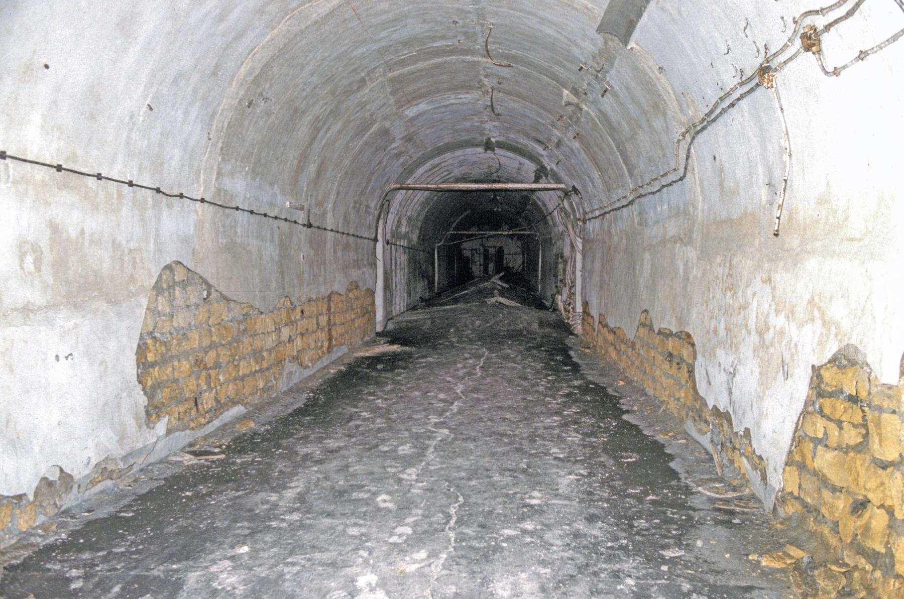 Ligne Maginot - METRICH - A17 - (Ouvrage d'artillerie) - Les murs intermédiaires ont été enlevés - MANSUY Michel