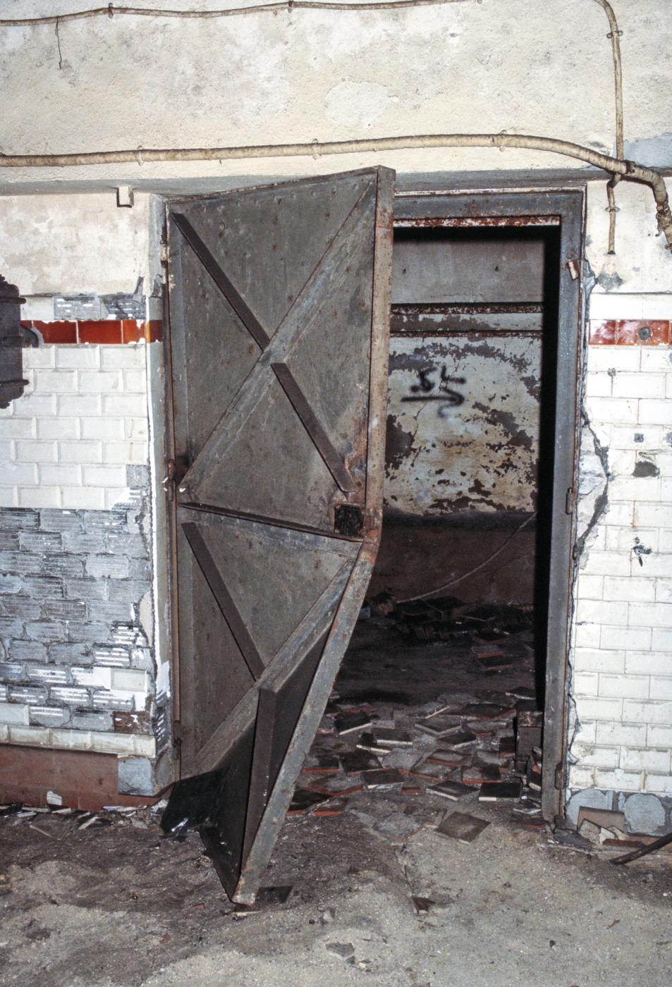 Ligne Maginot - METRICH - A17 - (Ouvrage d'artillerie) - Sous-station traction
La porte - MANSUY Michel