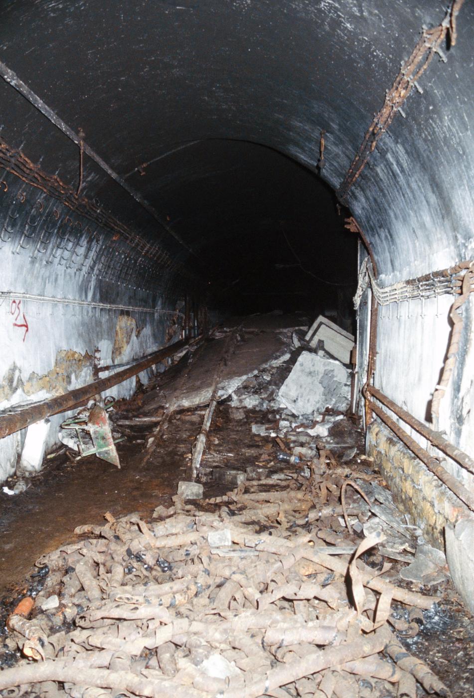 Ligne Maginot - METRICH - A17 - (Ouvrage d'artillerie) - Le soulève du sol au niveau du magasin M1 - MANSUY Michel