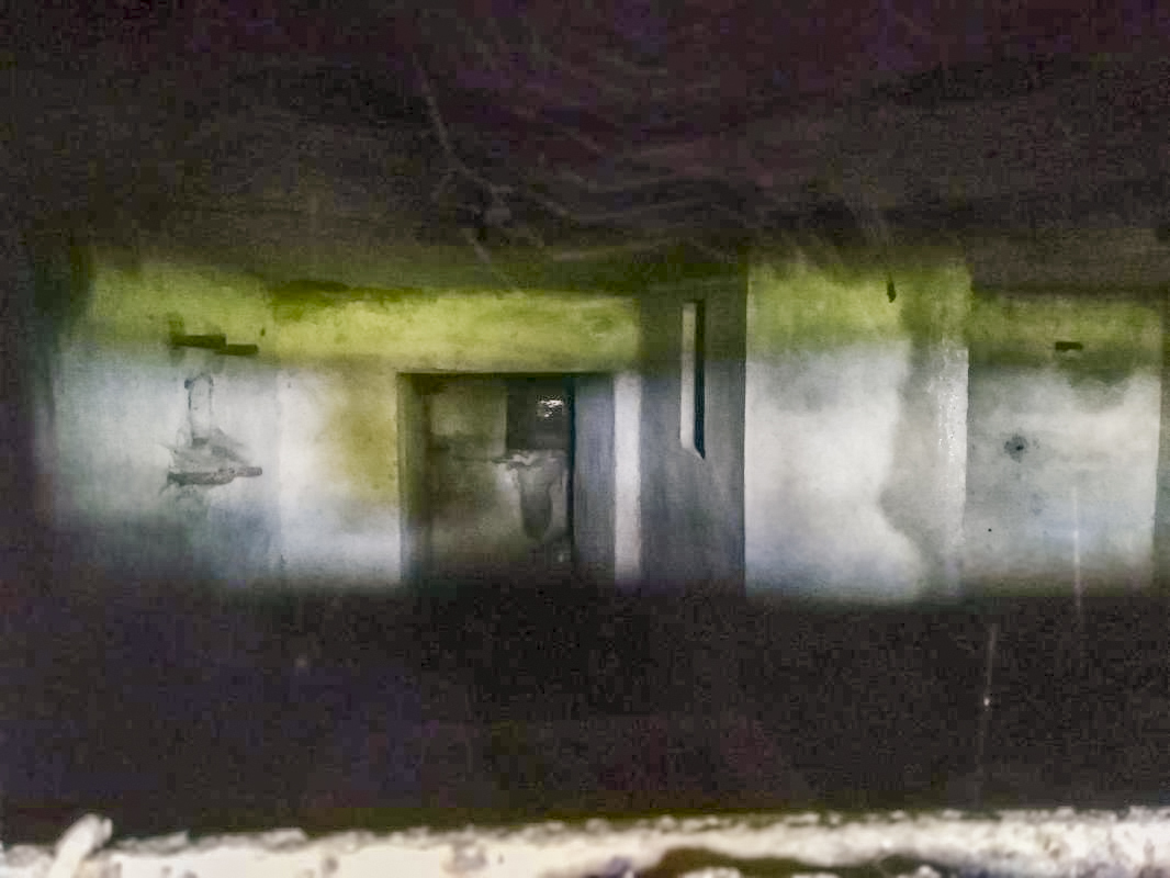 Ligne Maginot - WEIHER 4 - (Blockhaus pour arme infanterie) - L'interieur, vue d'un des crenaux