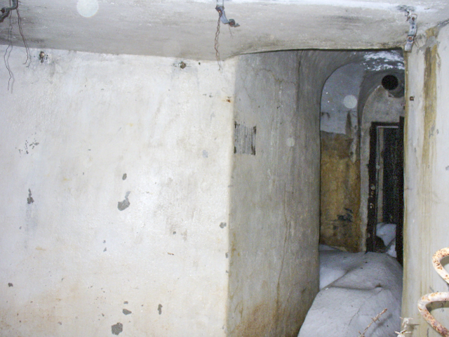 Ligne Maginot - COL DE RAUS (CR) - (Ouvrage d'infanterie) - L'intérieur de l'ouvrage encore encombré par la neige