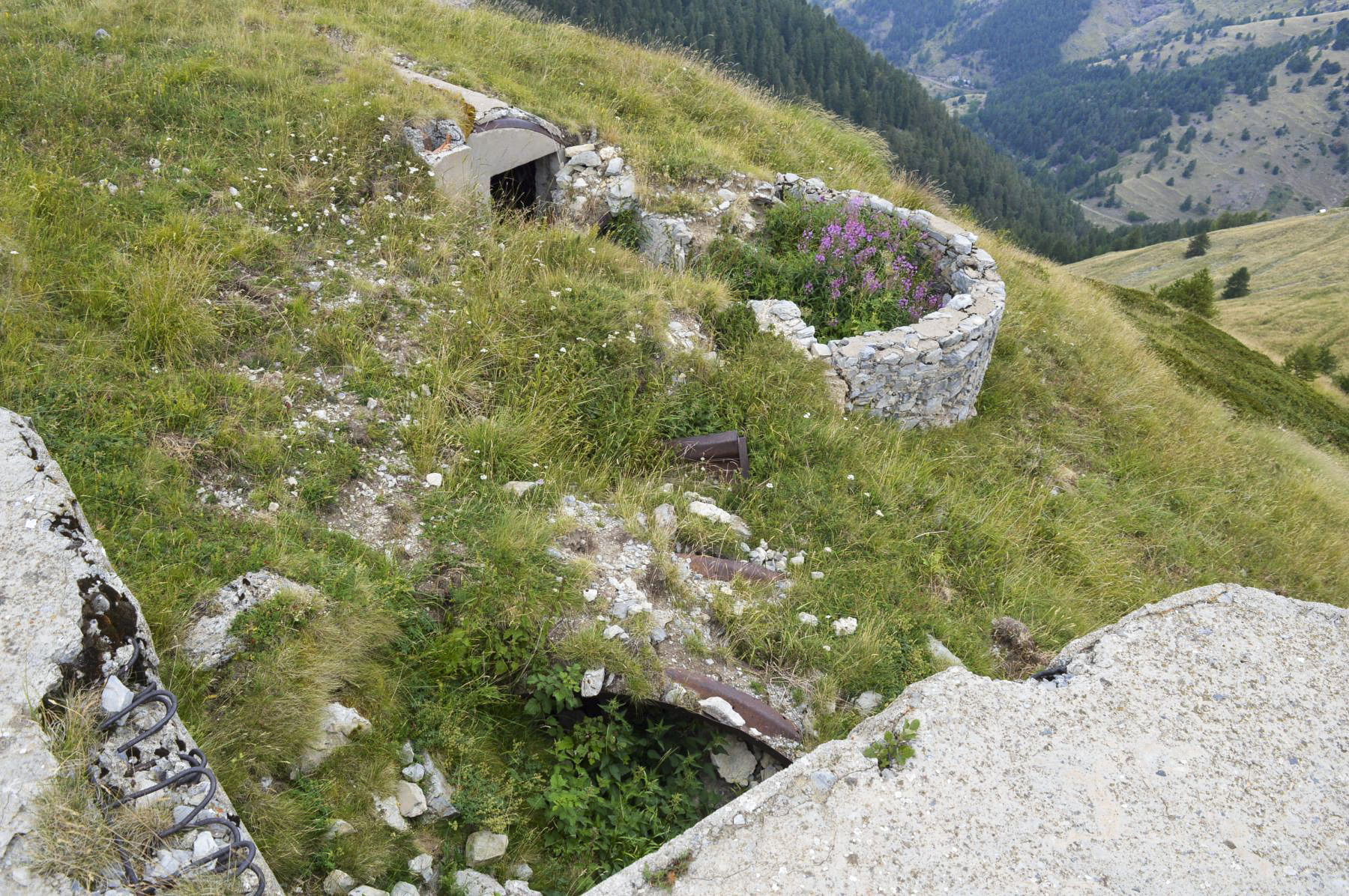 Ligne Maginot - COL de RAUS C2 (Cuve pour arme d'infanterie) - Bloc 1, tranchée couverte T2, cuve C2, abri A1 - PRASIL Michal