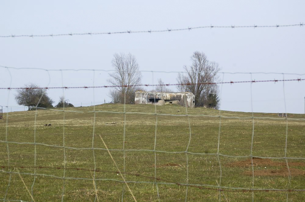 Ligne Maginot - CEZF-225 - HAN DEVANT PIERREPONT - (Blockhaus lourd type STG / STG-FCR - Double) - Fortement ferraillé, sert à présent de hangar...