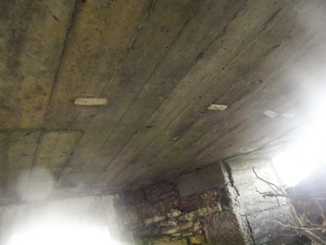 Ligne Maginot - MM272 - LE RATENTOUT OUEST - (Casemate d'artillerie) - Vue sur la dalle de plafond et les restes du coffrage .
