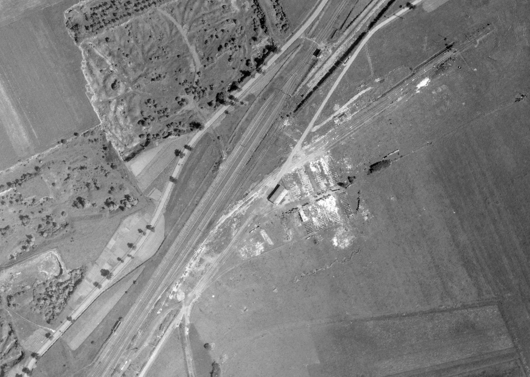 Ligne Maginot - VF60 - ANTENNE VERS LA GARE DE BAZONVILLE - BOULANGE - (RESEAU - Voie 60 - Antenne ou rocade ferroviaire) - GARE DE TRANSBORDEMENT DE BOULANGE
Gare de transbordement de Boulange, tête d'antenne et dépôt du Génie de Ludelange.