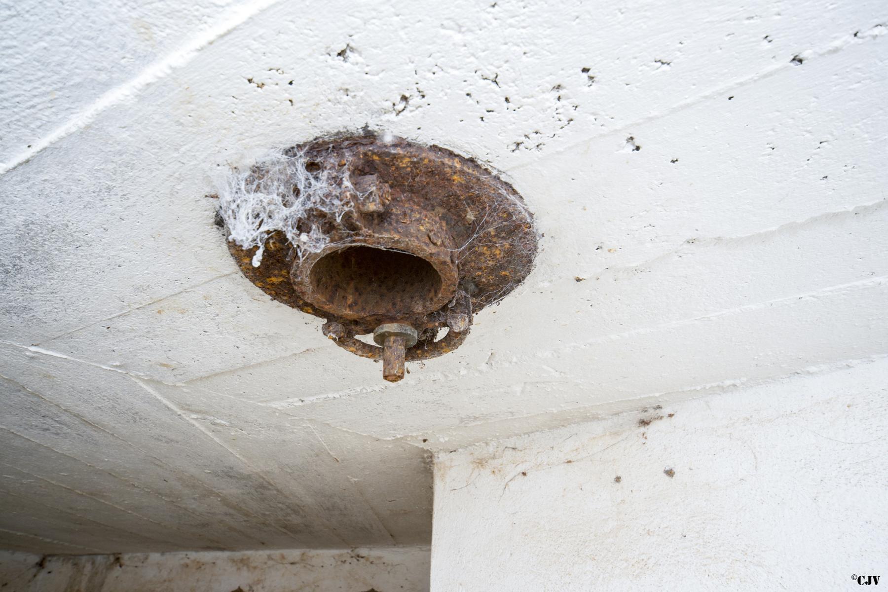 Ligne Maginot - DB35 - FROIDCUL - (Blockhaus pour canon) - L'orifice du périscope - Lia VERMEULEN
