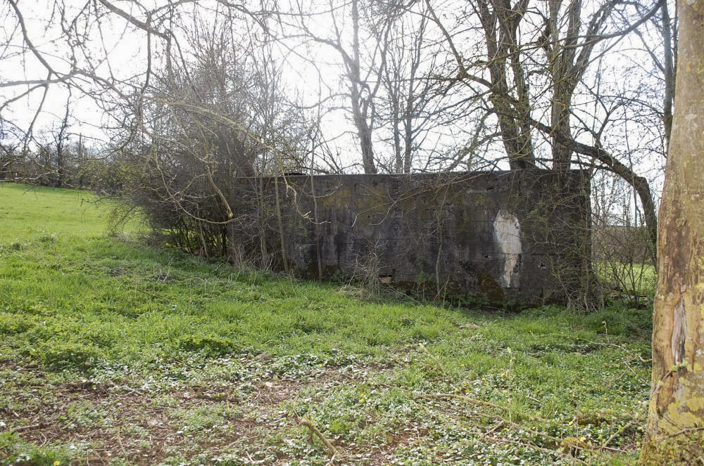 Ligne Maginot - DB374 - LE FOURNEAU 2 - (Blockhaus pour canon) - En contrebas de la voie ferrée le blockhaus surveillance l'autre voie ferrée et le vallée de la Crusnes