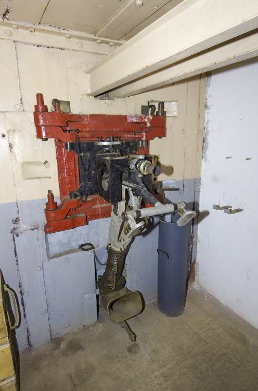 Ligne Maginot - BOIS DU FOUR - A5 - (Ouvrage d'infanterie) - Chambre de tir centrale
JM de casemate