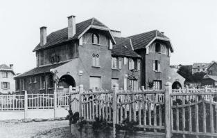 Ligne Maginot - VECKRING - (Cité Cadres) - La cité jardins 
L'un des logements pour sous-officiers en maisons jumelées