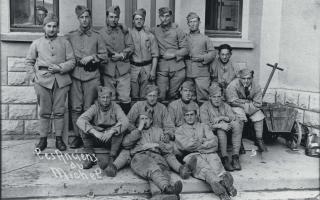 Ligne Maginot - MICHELSBERG - A22 - (Ouvrage d'artillerie) - Membres de l'équipage de l'ouvrage du Michelsberg prise dans un camp de sureté avoisinant
