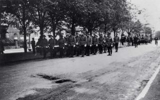 Ligne Maginot - 151° Régiment d'Artillerie de Position (151° RAP) - La fanfare  du 151° RAP defile à Thionille en 1938