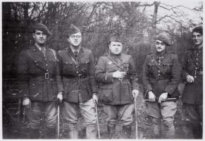 Ligne Maginot - 168° Régiment d'Infanterie de Forteresse (168° RIF) - Personnel de la 5° CM en octobre 1939
'Le club des célibataires'
Au milieu, le Lt Back