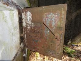 Ligne Maginot - HOCHWALD HAUT AVANT - BLOC 20 - O7 - (Observatoire d'artillerie) - Porte blindée allemande détail partie haute