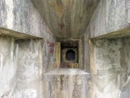 Ligne Maginot - CAP MARTIN - (Ouvrage d'artillerie) - Bloc 2
Le créneau pour canon de 75mm/29.
