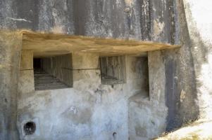 Ligne Maginot - CAP MARTIN - (Ouvrage d'artillerie) - Bloc 2
Les créneaux pour jumelages de mitrailleuses