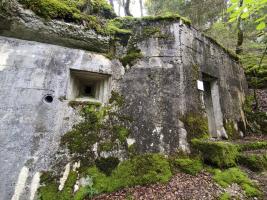 Ligne Maginot - CLOS DU PENDU - (Ouvrage d'infanterie) - Le bloc d'entrée, avec créneau FM de défense d'accès