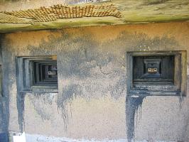 Ligne Maginot - GRAND LOT - C36 - (Casemate d'infanterie - Double) - Deux créneaux de la chambre de tir de droite.