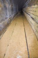 Ligne Maginot - FERMONT - A2 - (Ouvrage d'artillerie) - Galerie vers le bloc 6
Concrétions calcaires causées par les eaux d'infiltrations. La couleur est due à la présence de minerai de fer dans les terrains avoisinants