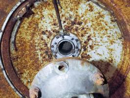 Ligne Maginot - HOCHWALD HAUT AVANT - BLOC 20 - O7 - (Observatoire d'artillerie) - Colonne support du périscope. Le treuil pour la manutention du périscope a disparue