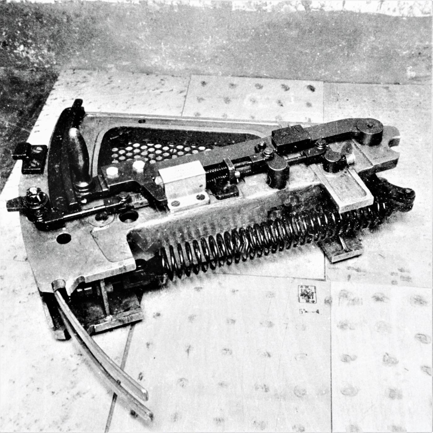 Ligne Maginot - Mortier de 81 mm modèle 1932 (81 32) - Mécanisme de chargement (tourelle)