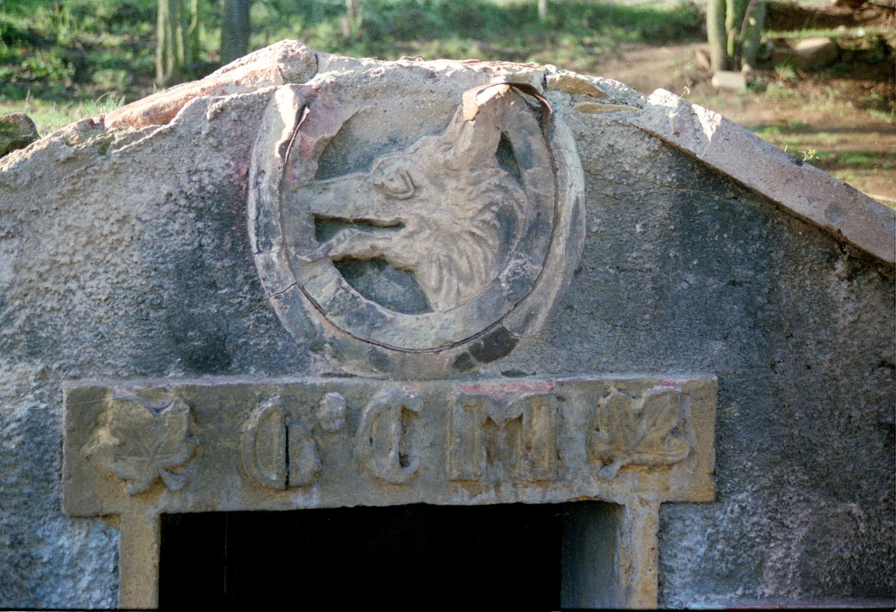 Ligne Maginot - HETTANGE GRANDE (11°CM - 168° RIF) - (PC de Sous-Quartier) - Le fronton de la première alvéole 