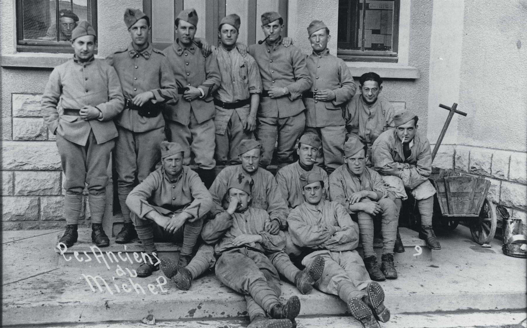 Ligne Maginot - MICHELSBERG - A22 - (Ouvrage d'artillerie) - Membres de l'équipage de l'ouvrage du Michelsberg prise dans un camp de sureté avoisinant
 - Inconnu