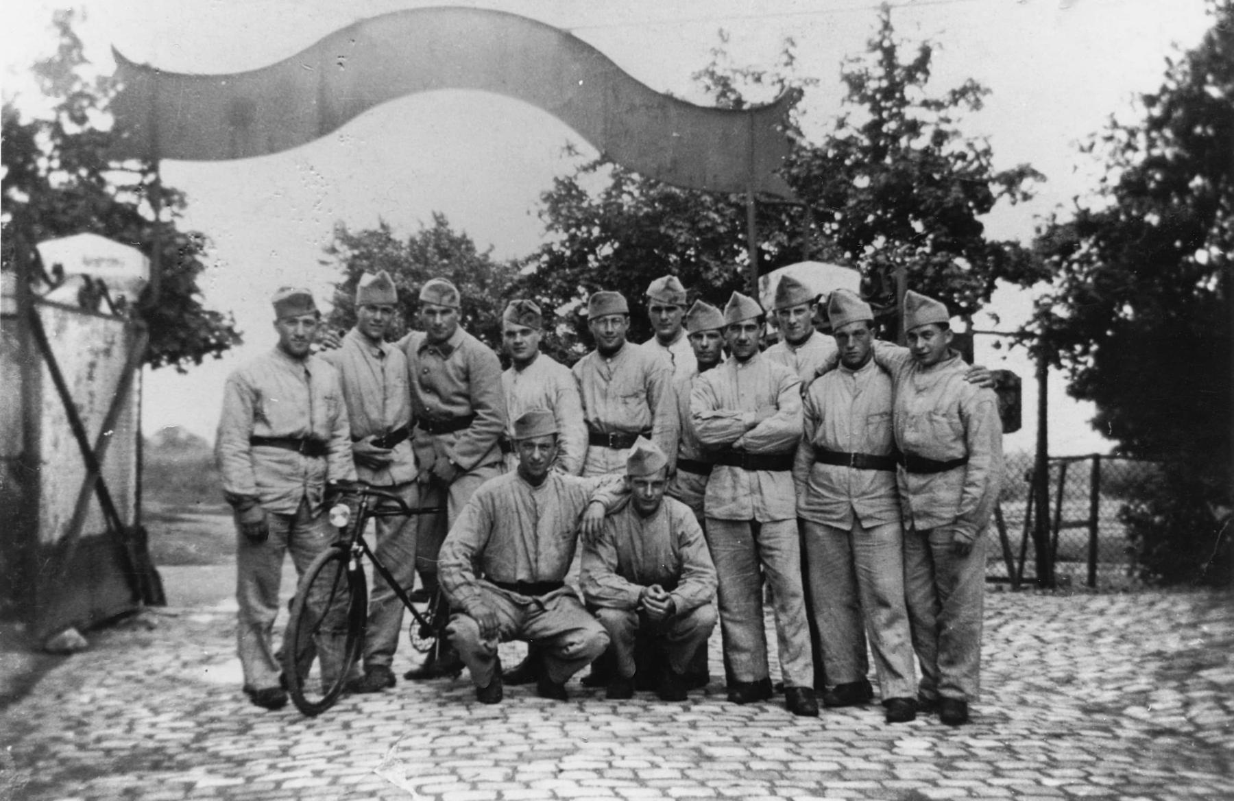 Ligne Maginot - 151° Régiment d'Artillerie de Position (151° RAP) - Artilleurs de la 17° batterie du 151° RAP du temps de paix (1937)
Caserne de Guentrange