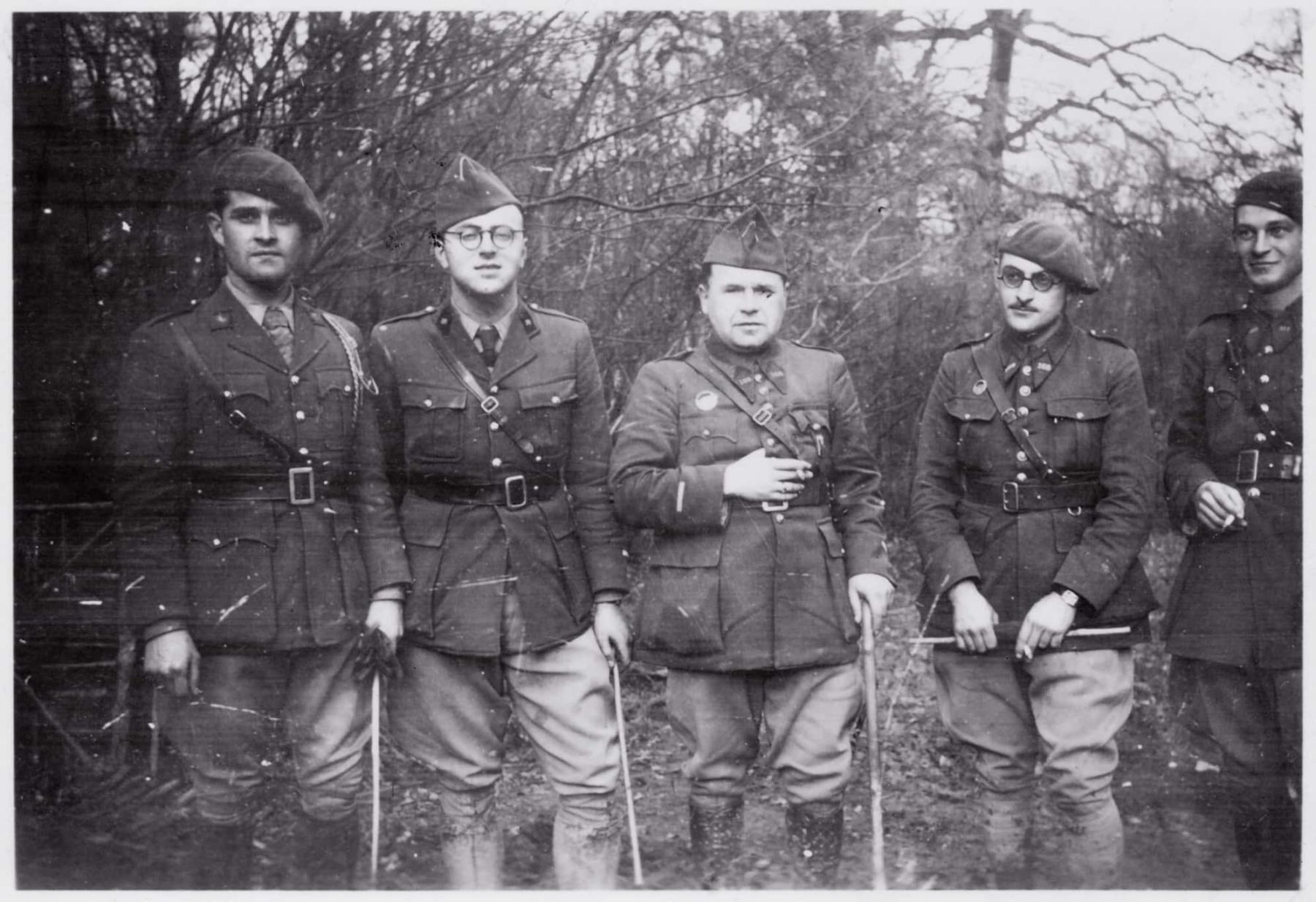 Ligne Maginot - 168° Régiment d'Infanterie de Forteresse (168° RIF) - Personnel de la 5° CM en octobre 1939
'Le club des célibataires'
Au milieu, le Lt Back