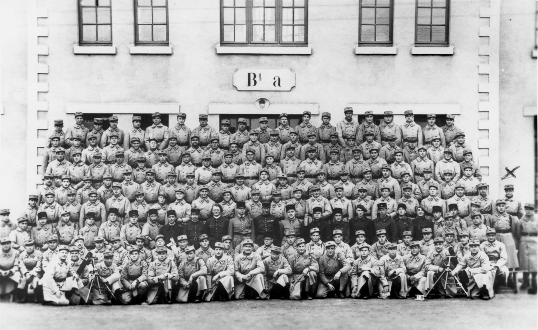 Ligne Maginot - CATTENOM - (Camp de sureté) - Camp de Cattenom
La 2° CEFV du 168° RIF en octobre 1937
Au premier plan, le Cne Collilieux